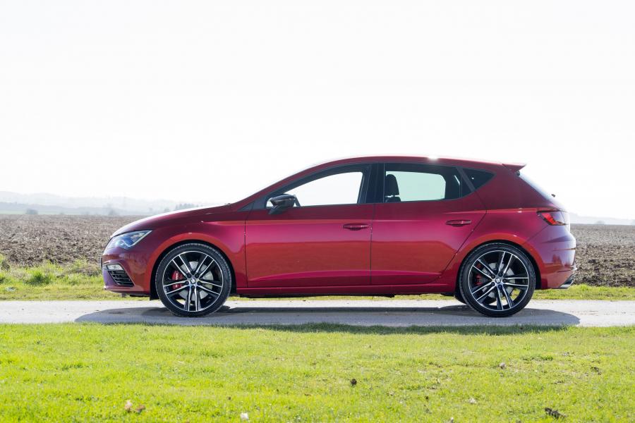  Seat Leon Cupra 300 2017 года  (UK) (фото 25 из 40)
